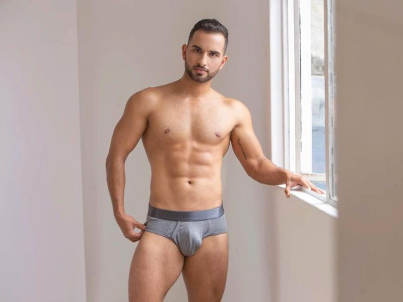 Hispanic cam guy Lorenzo Walker bulges in his tight little underwear