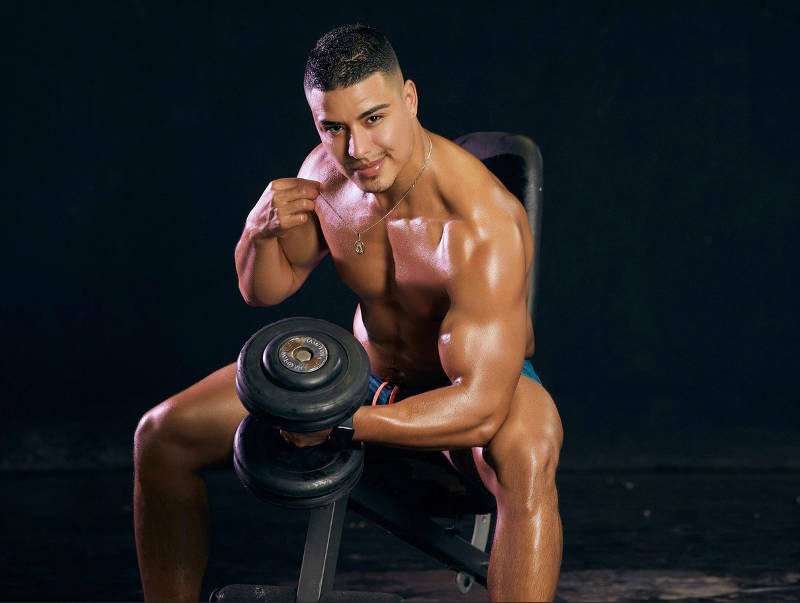 Apolo Makris pumping iron