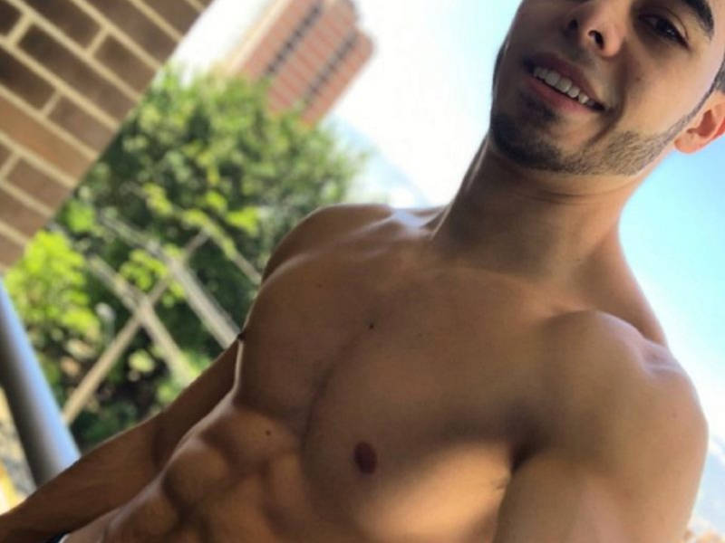 Colombian Markos Miles is a very hung cam guy