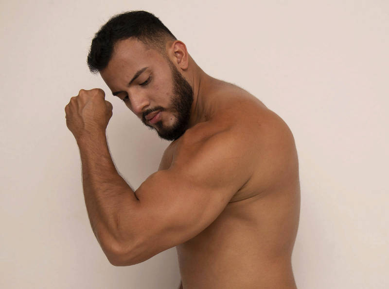 Gay Bodybuilder Muscle Worship