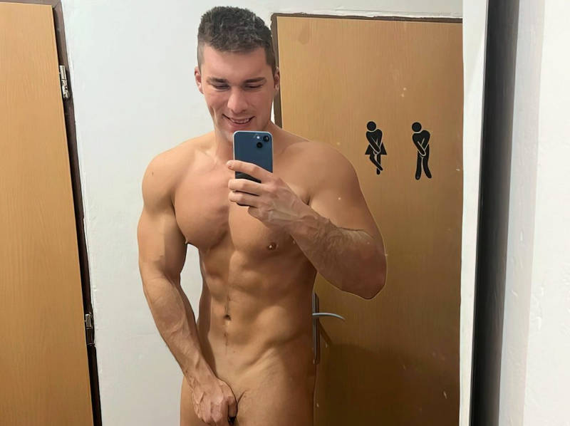 Gay Nude Selfie